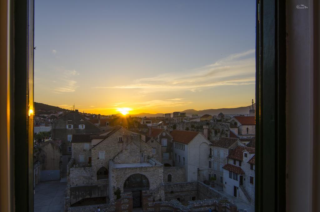 Diocletian Tower - Bella Vista & Palazzo Apartment สปลิท ภายนอก รูปภาพ
