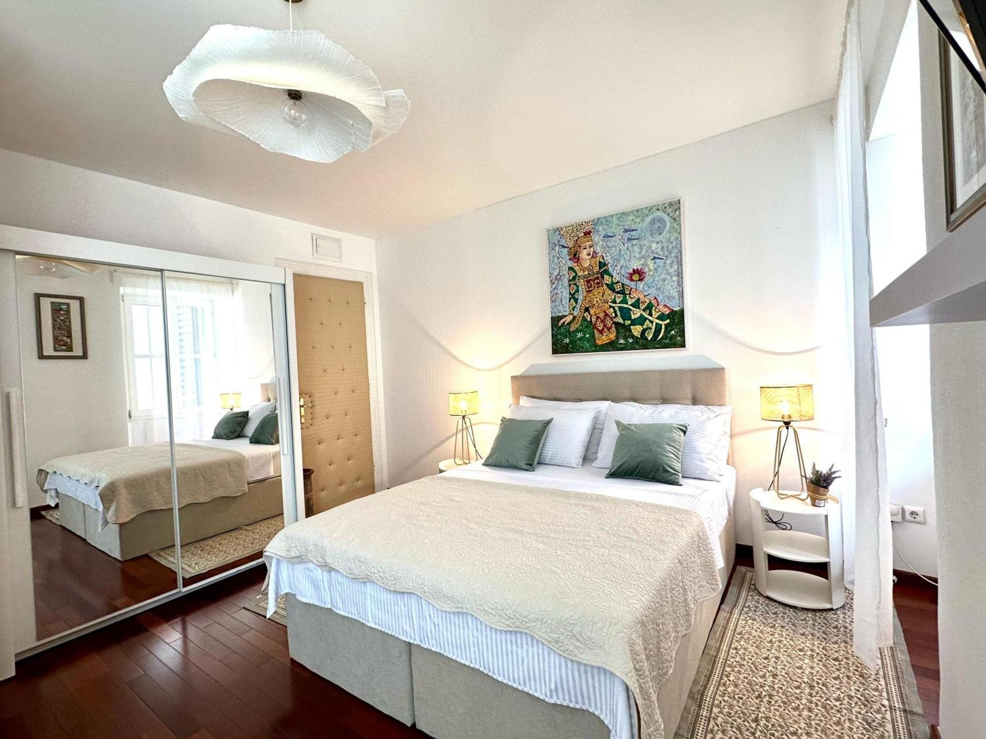 Diocletian Tower - Bella Vista & Palazzo Apartment สปลิท ภายนอก รูปภาพ