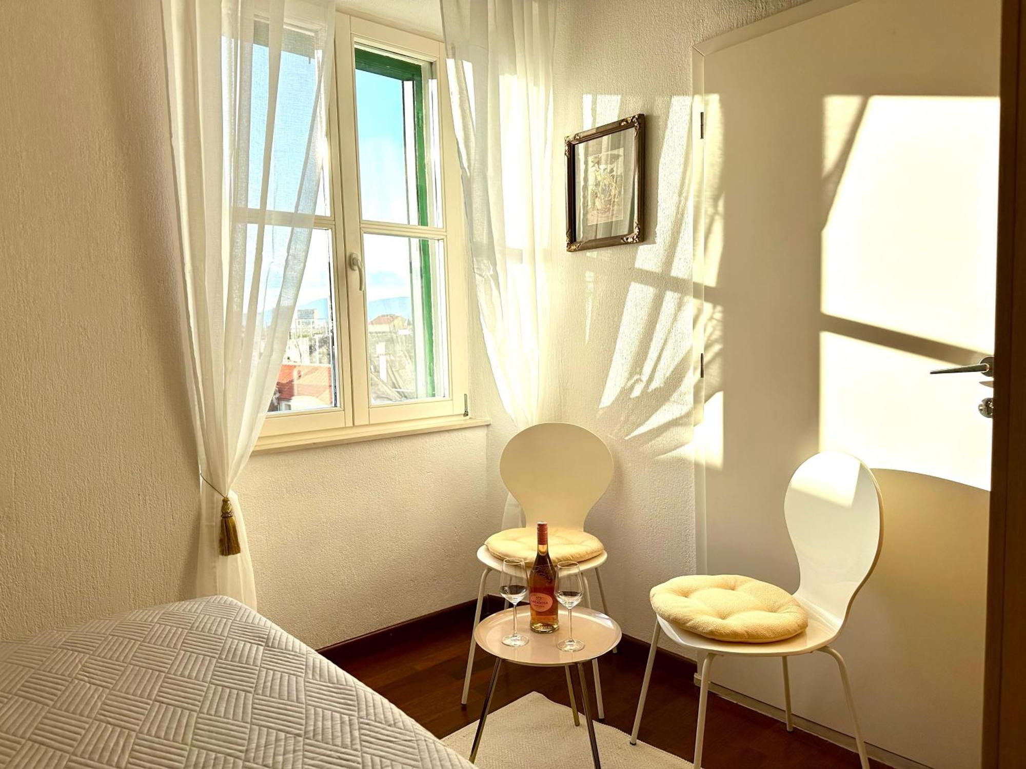 Diocletian Tower - Bella Vista & Palazzo Apartment สปลิท ภายนอก รูปภาพ