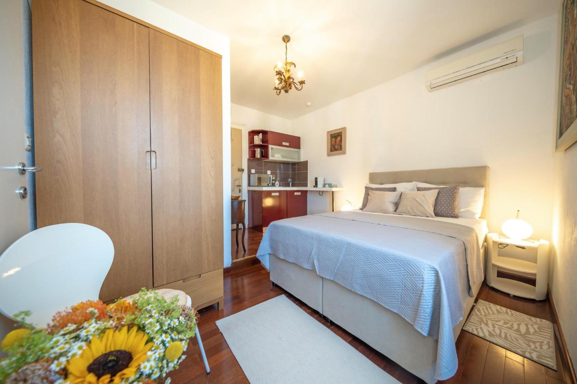 Diocletian Tower - Bella Vista & Palazzo Apartment สปลิท ภายนอก รูปภาพ
