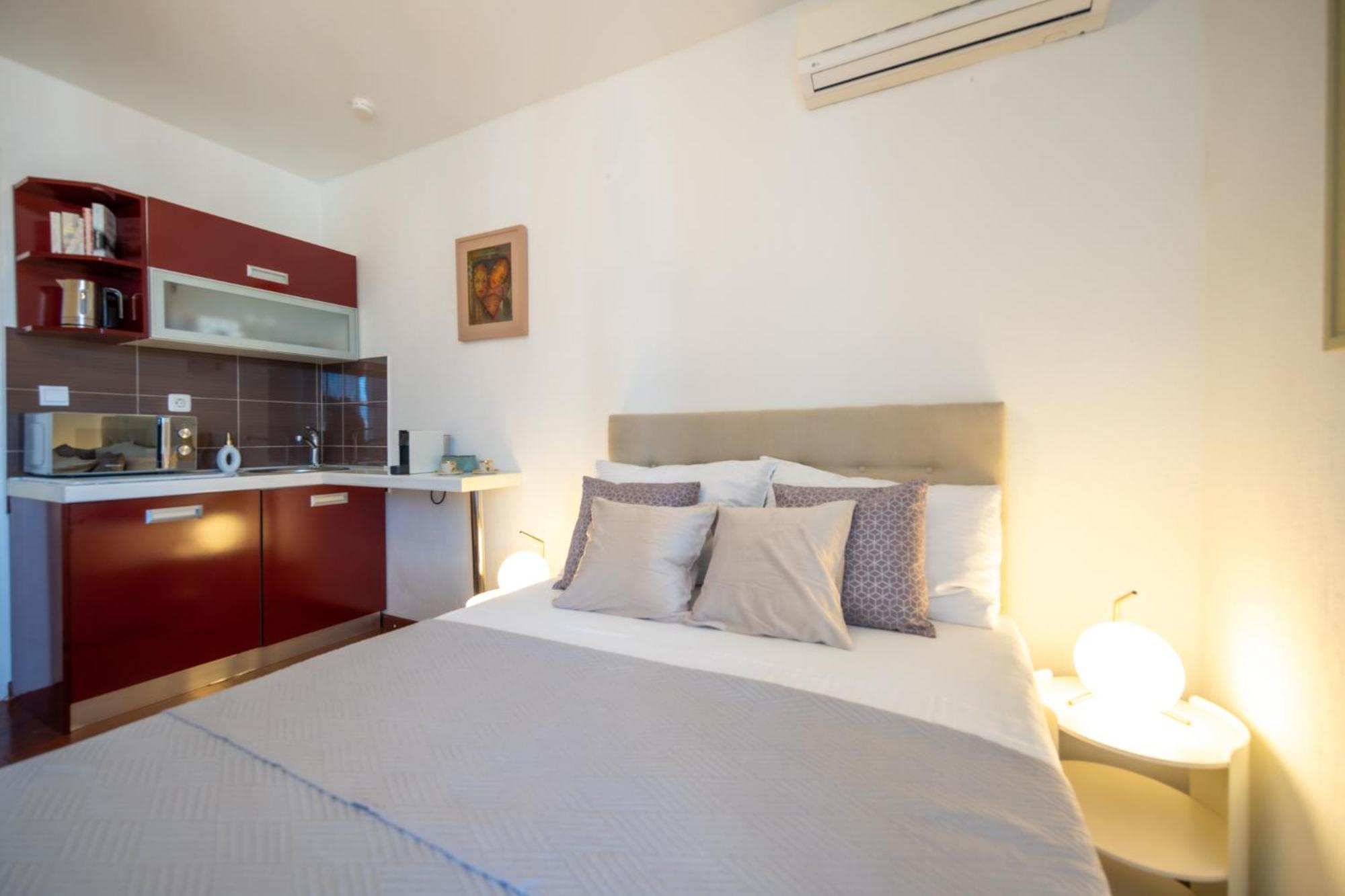 Diocletian Tower - Bella Vista & Palazzo Apartment สปลิท ภายนอก รูปภาพ
