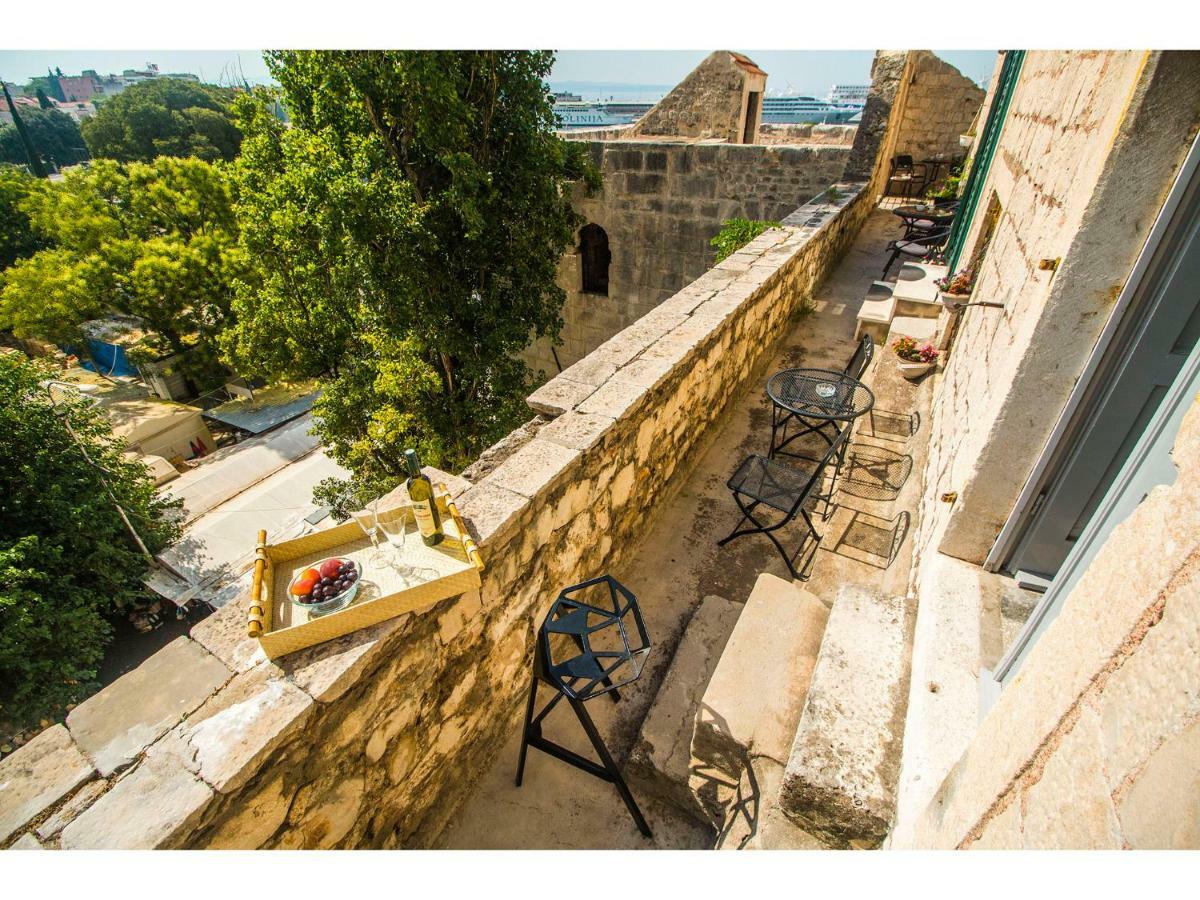 Diocletian Tower - Bella Vista & Palazzo Apartment สปลิท ภายนอก รูปภาพ